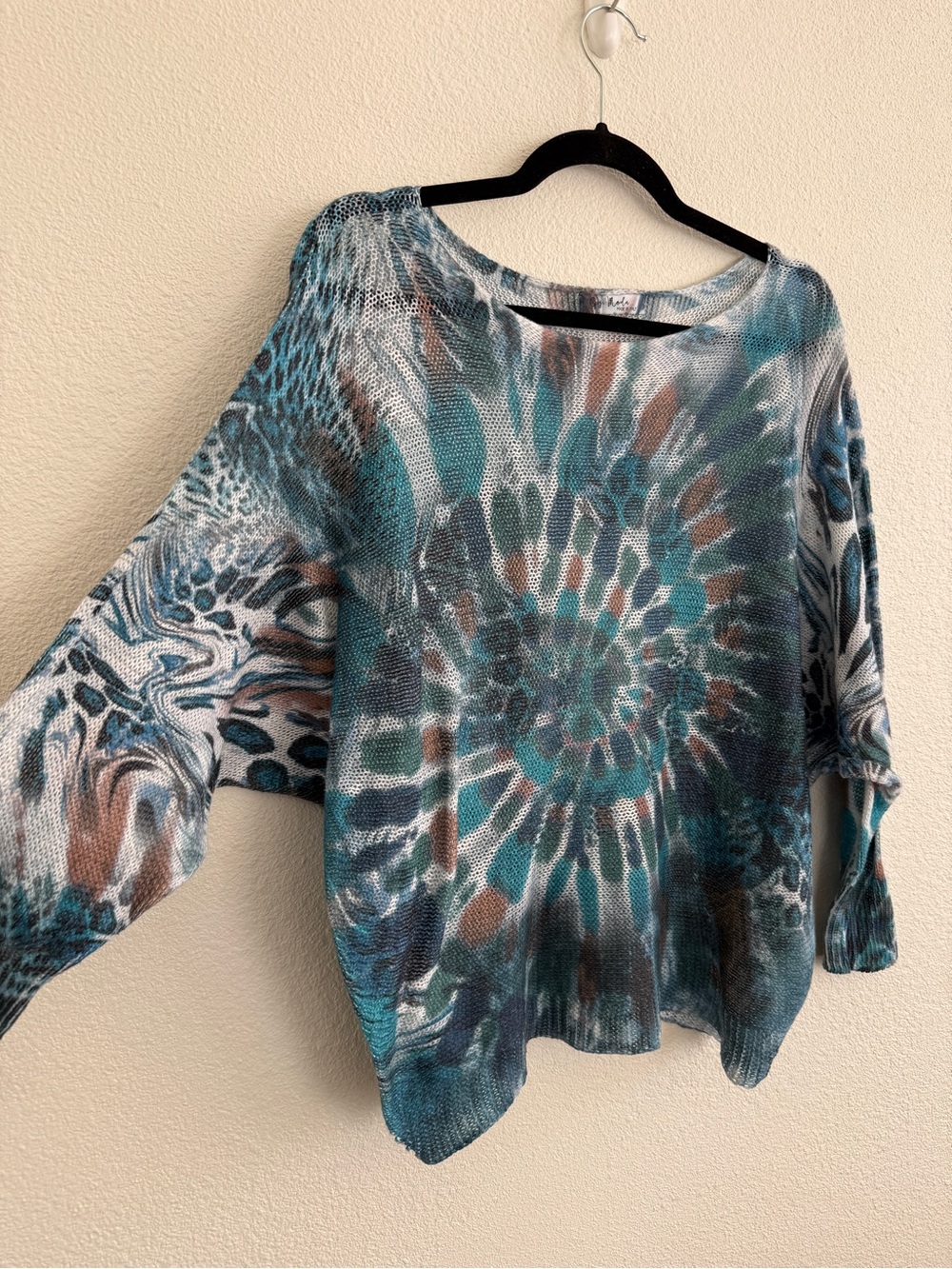Gigi Moda Made in Italy Knit Lightweight Batwing Tie Dye Abstract Art Sweater - Picture 2 of 5